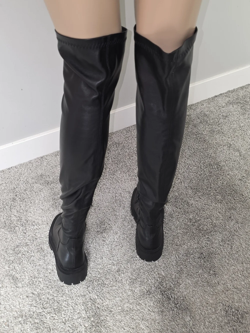 Zara sleek over